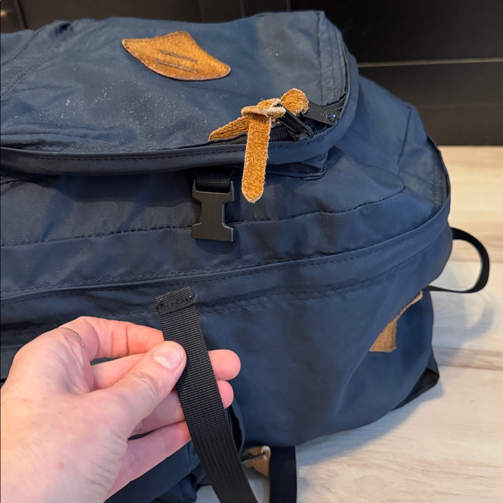 Vintage L.L.Bean Leather Bottom Backpack Navy Internal Frame Daypack - Picture 8 of 12
